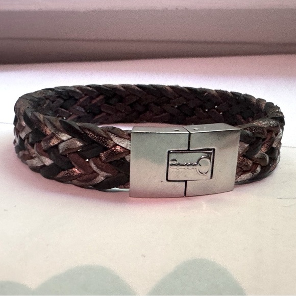 🧩 Fossil Tri-Colour Braided Leather Bracelet – Edgy & Effortlessly Cool 🖤✨ - Picture 6 of 16